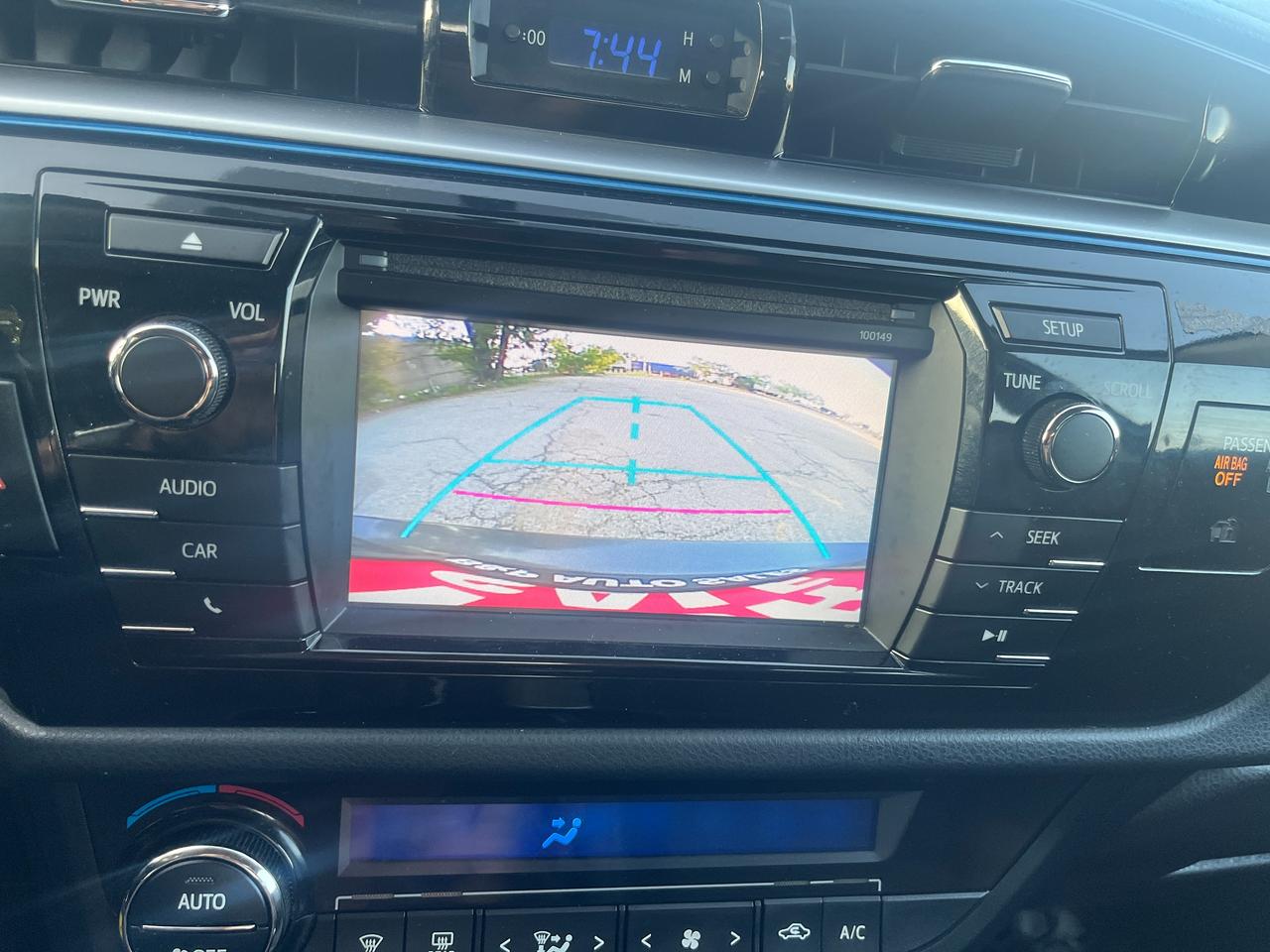 2015 Toyota Corolla 4dr Sdn CVT S Photo