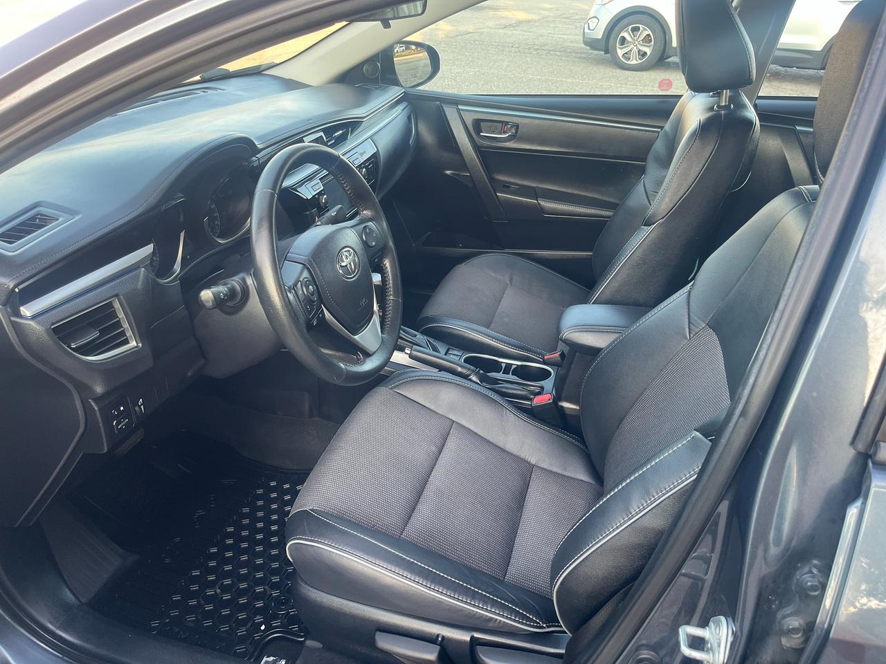2015 Toyota Corolla 4dr Sdn CVT S Photo