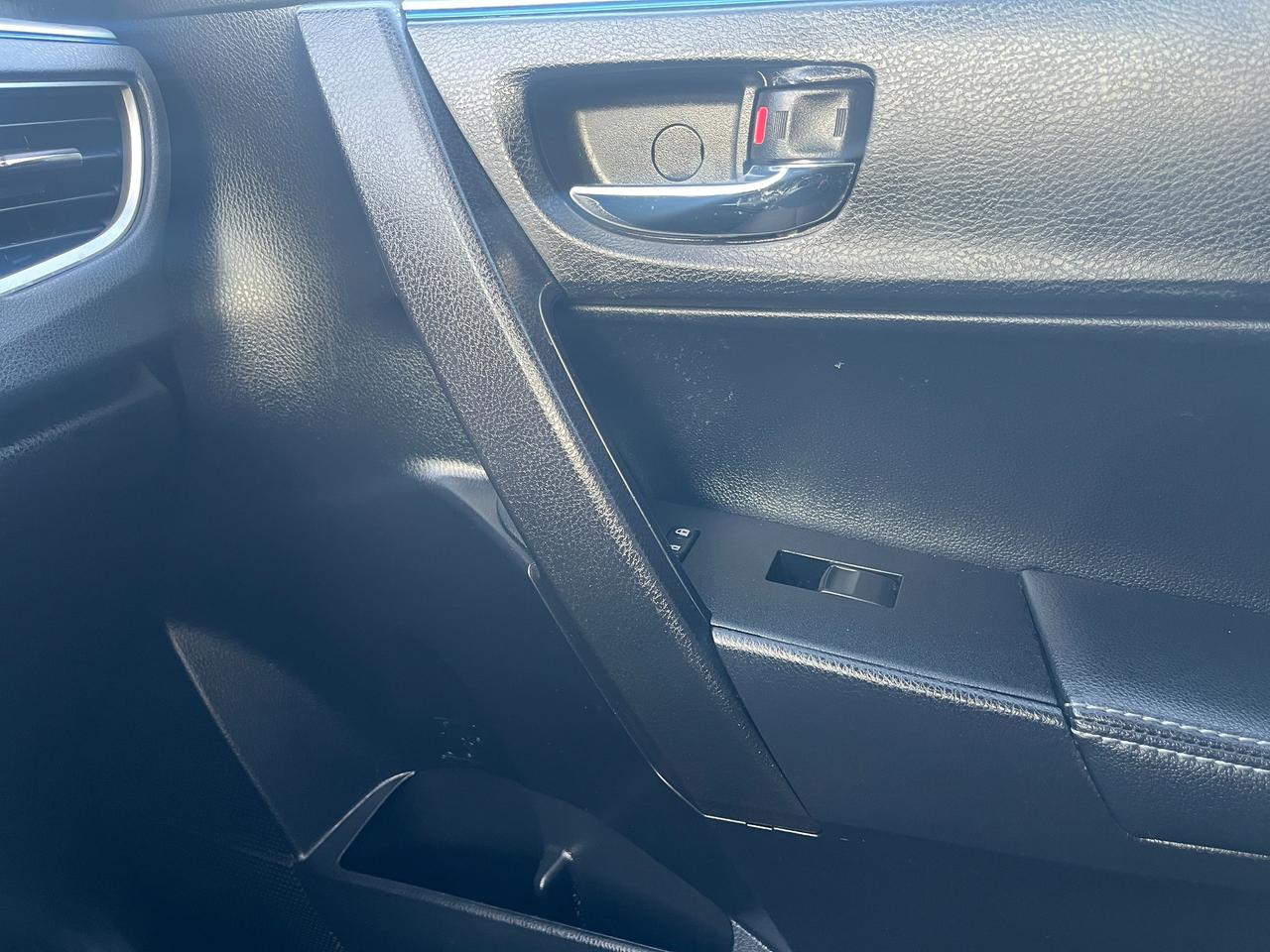 2015 Toyota Corolla 4dr Sdn CVT S Photo