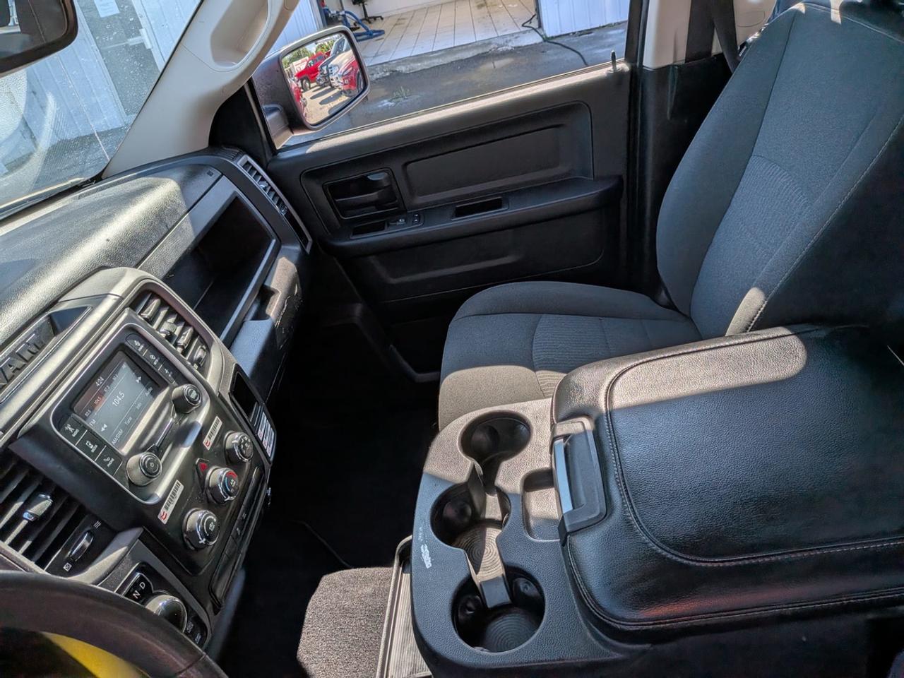 2021 RAM 1500 Classic EXPRESS CREW CAB SHORT BED Photo