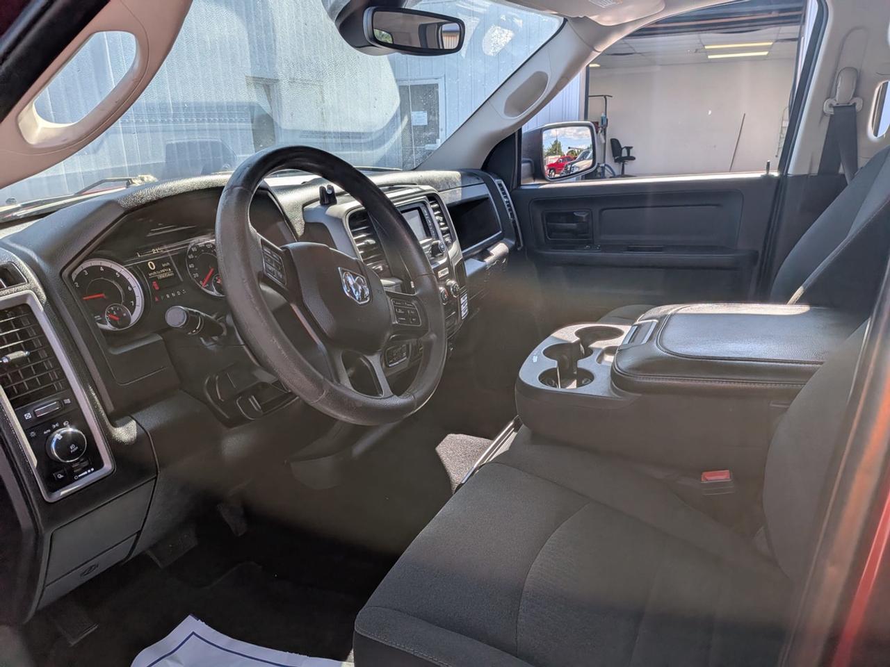 2021 RAM 1500 Classic EXPRESS CREW CAB SHORT BED Photo
