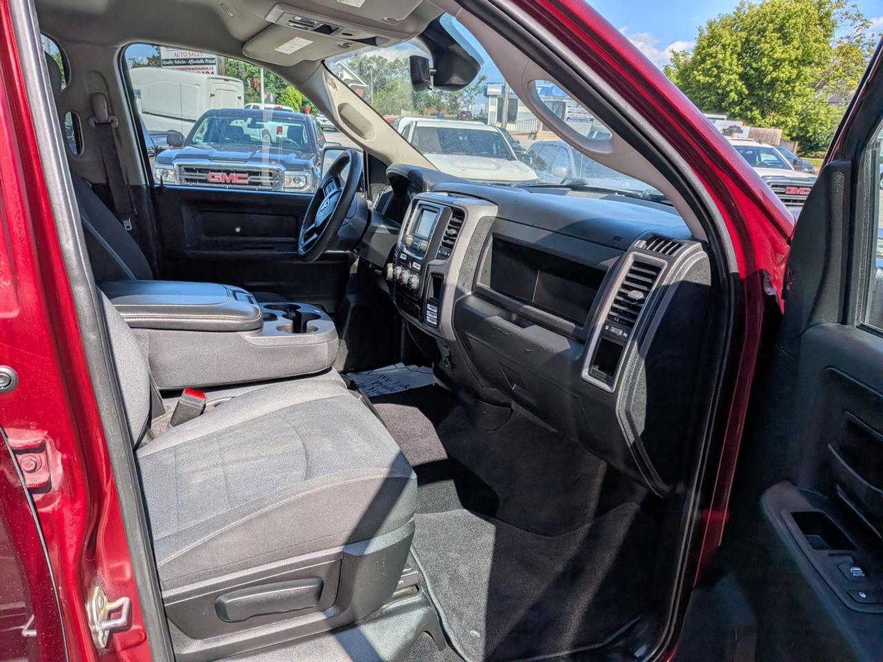 2021 RAM 1500 Classic EXPRESS CREW CAB SHORT BED Photo