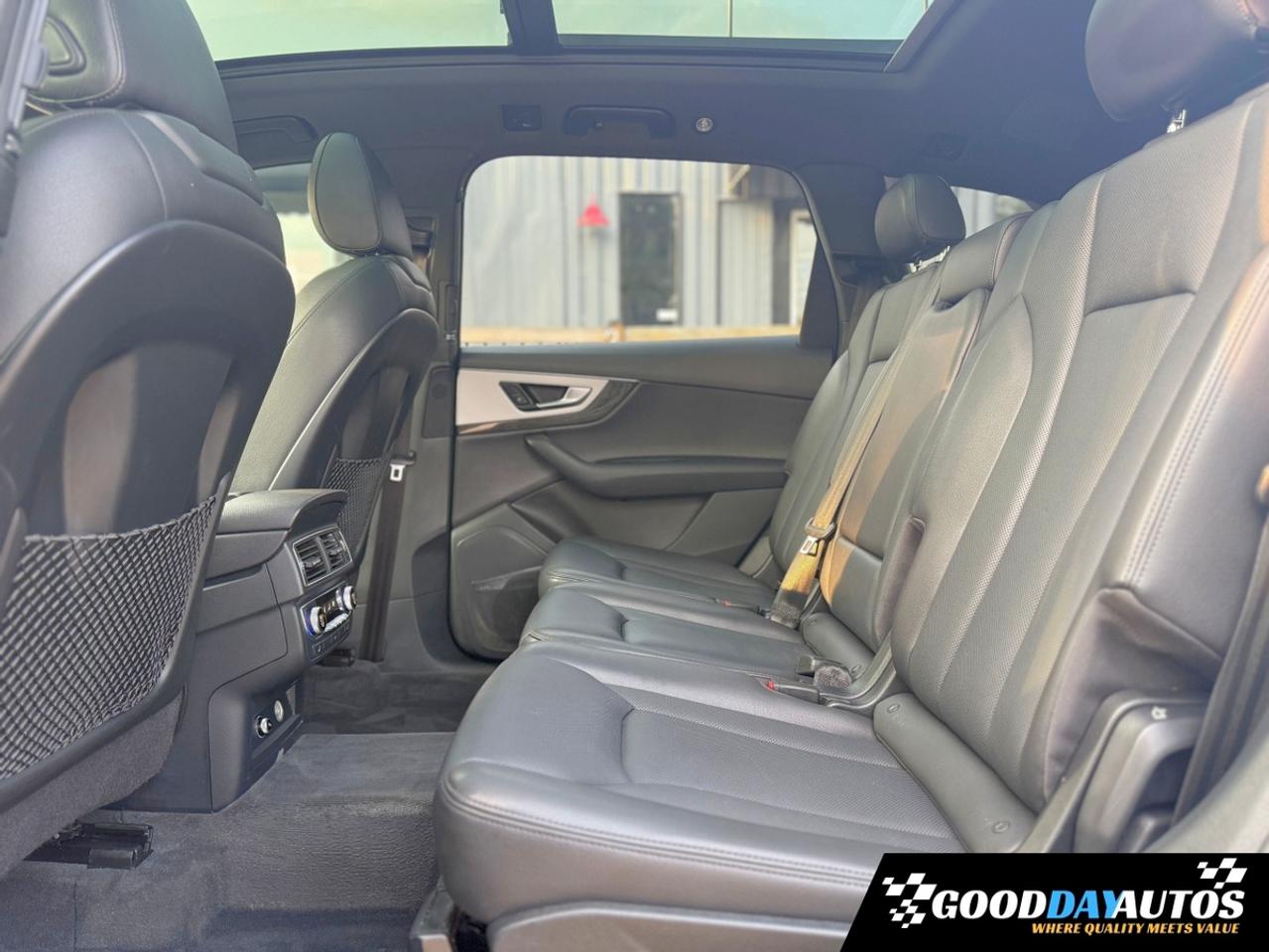 2018 Audi Q7 Technik S-LINE ONE OWNER CLEAN CARFAX DRIVER ASST Photo