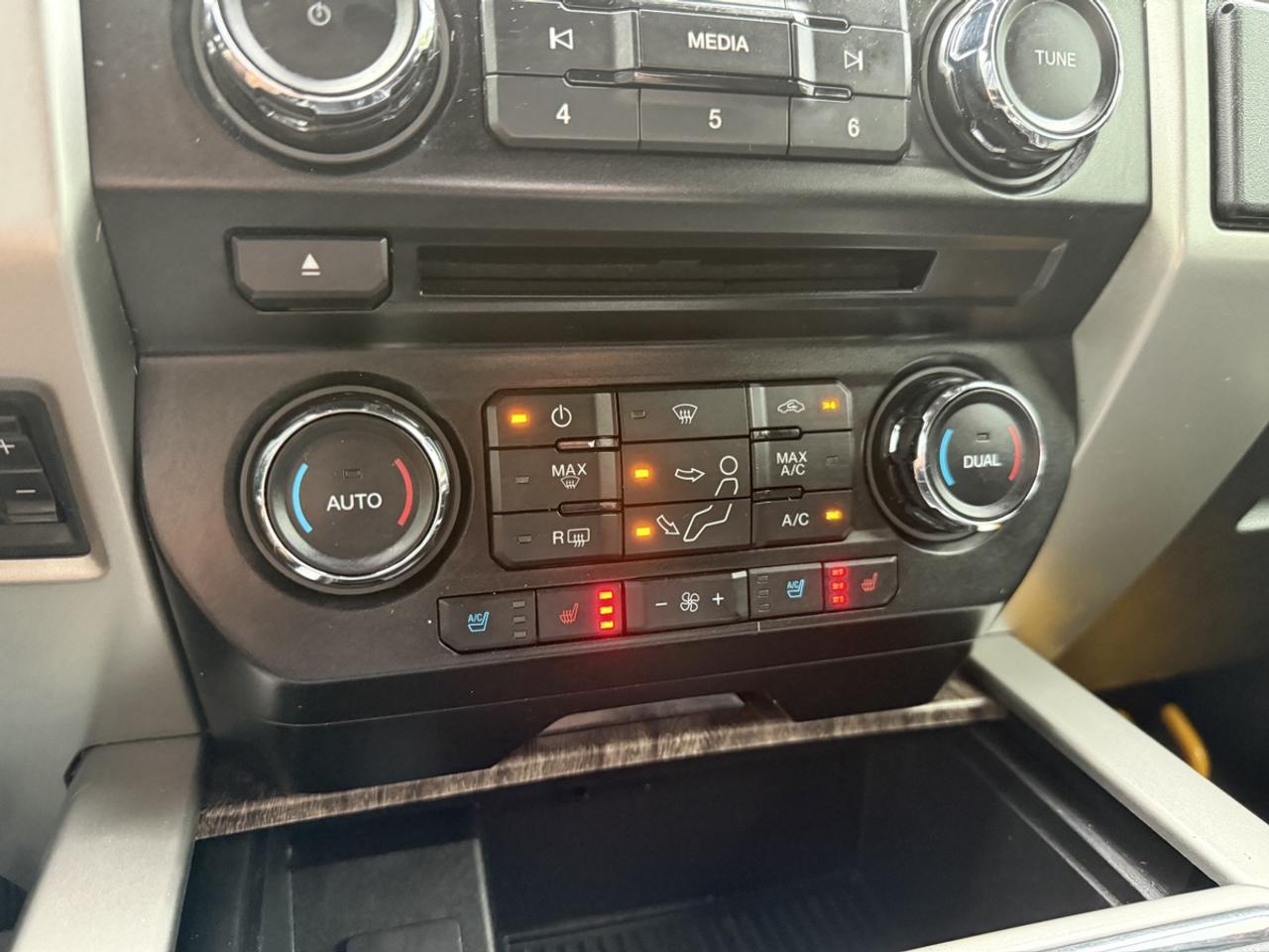 2018 Ford F-350 Lariat Photo