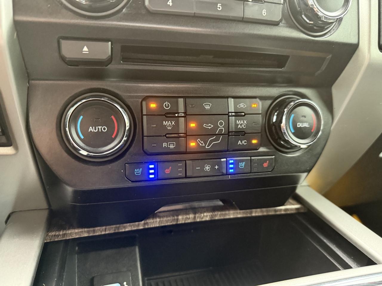 2018 Ford F-350 Lariat Photo