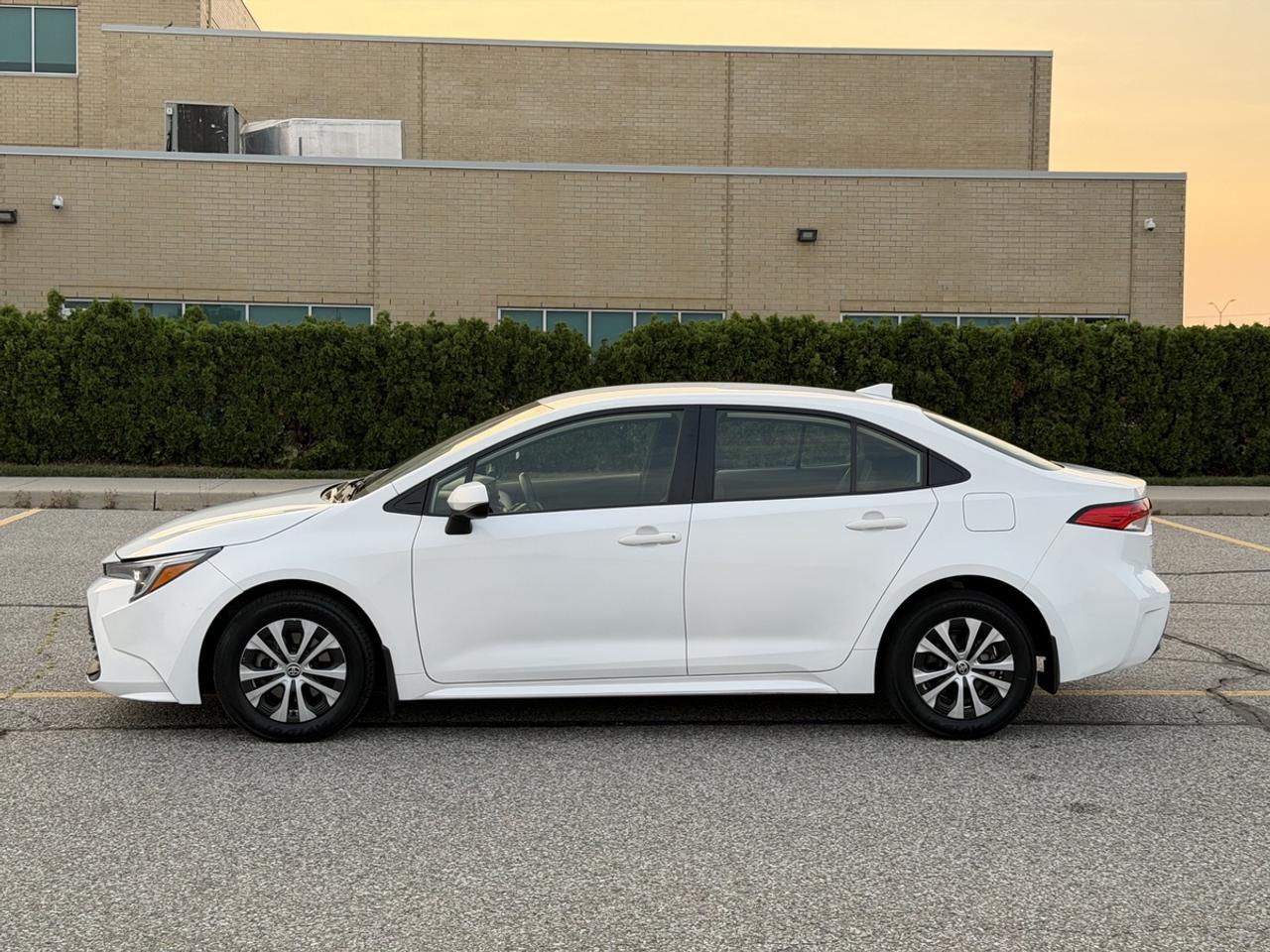 2023 Toyota Corolla HYBRID LE | No-Accident | Blindspot Detection | Lo Photo