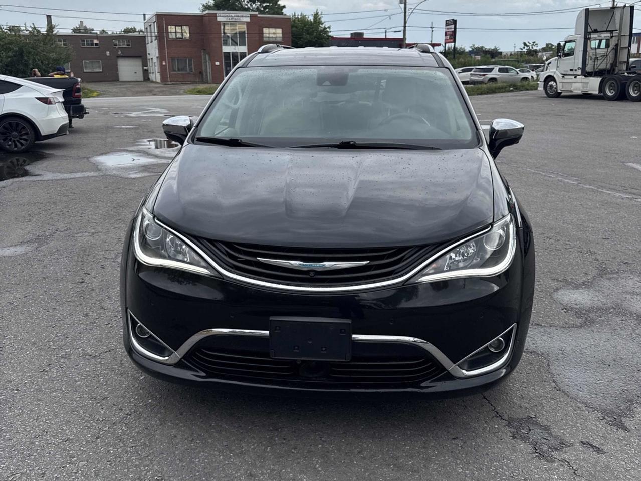 2017 Chrysler Pacifica Hybrid Platinum Photo