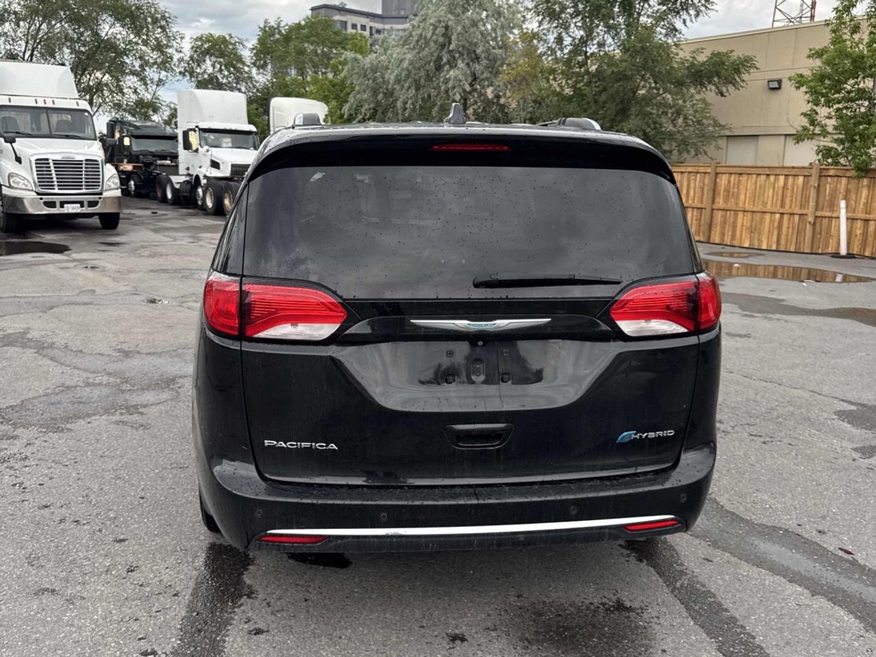 2017 Chrysler Pacifica Hybrid Platinum Photo
