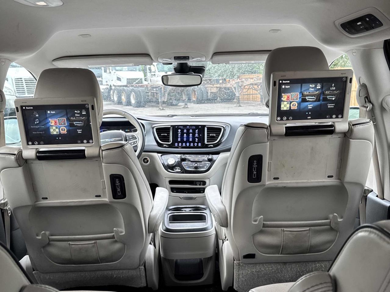 2017 Chrysler Pacifica Hybrid Platinum Photo
