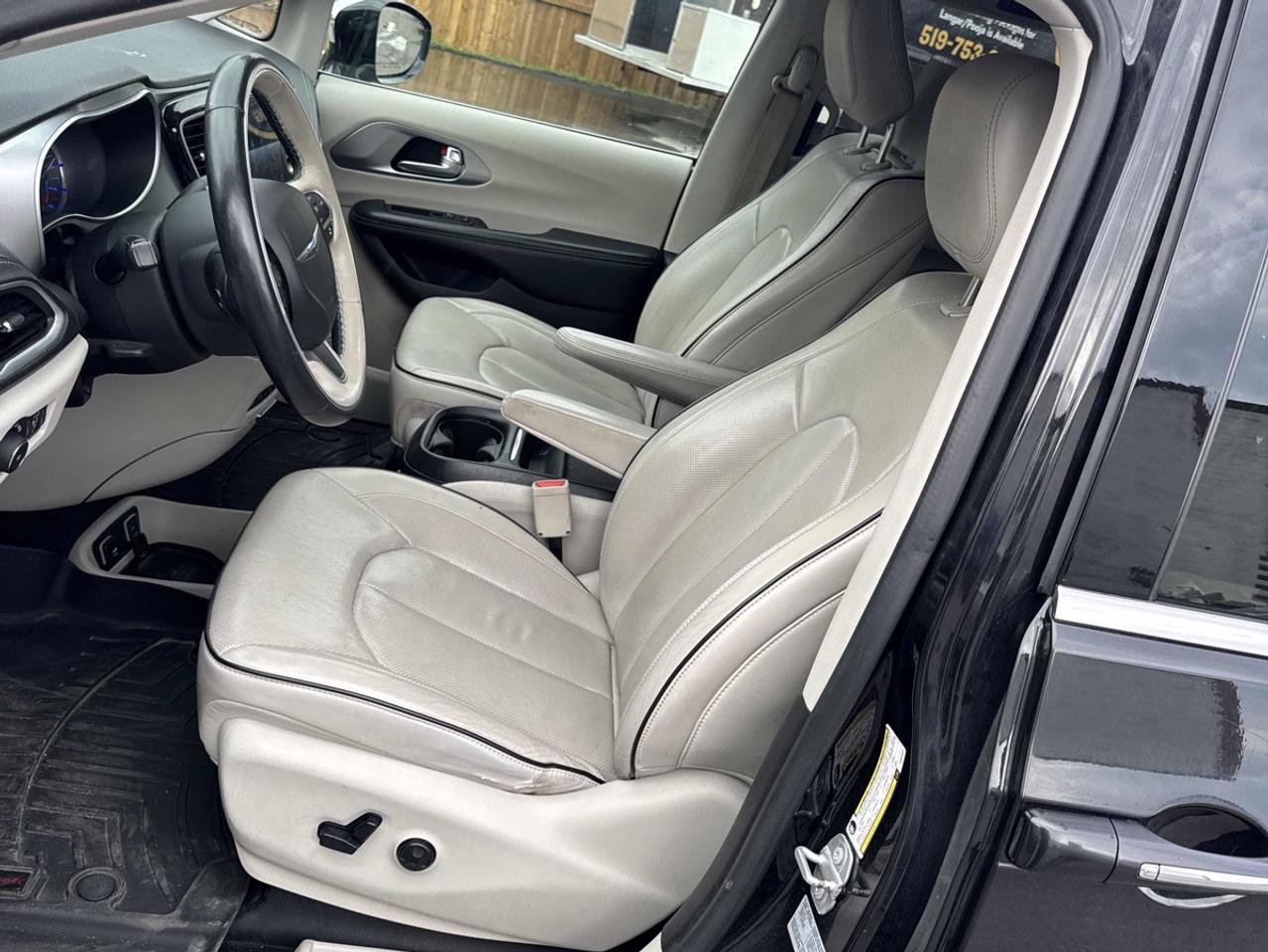 2017 Chrysler Pacifica Hybrid Platinum Photo