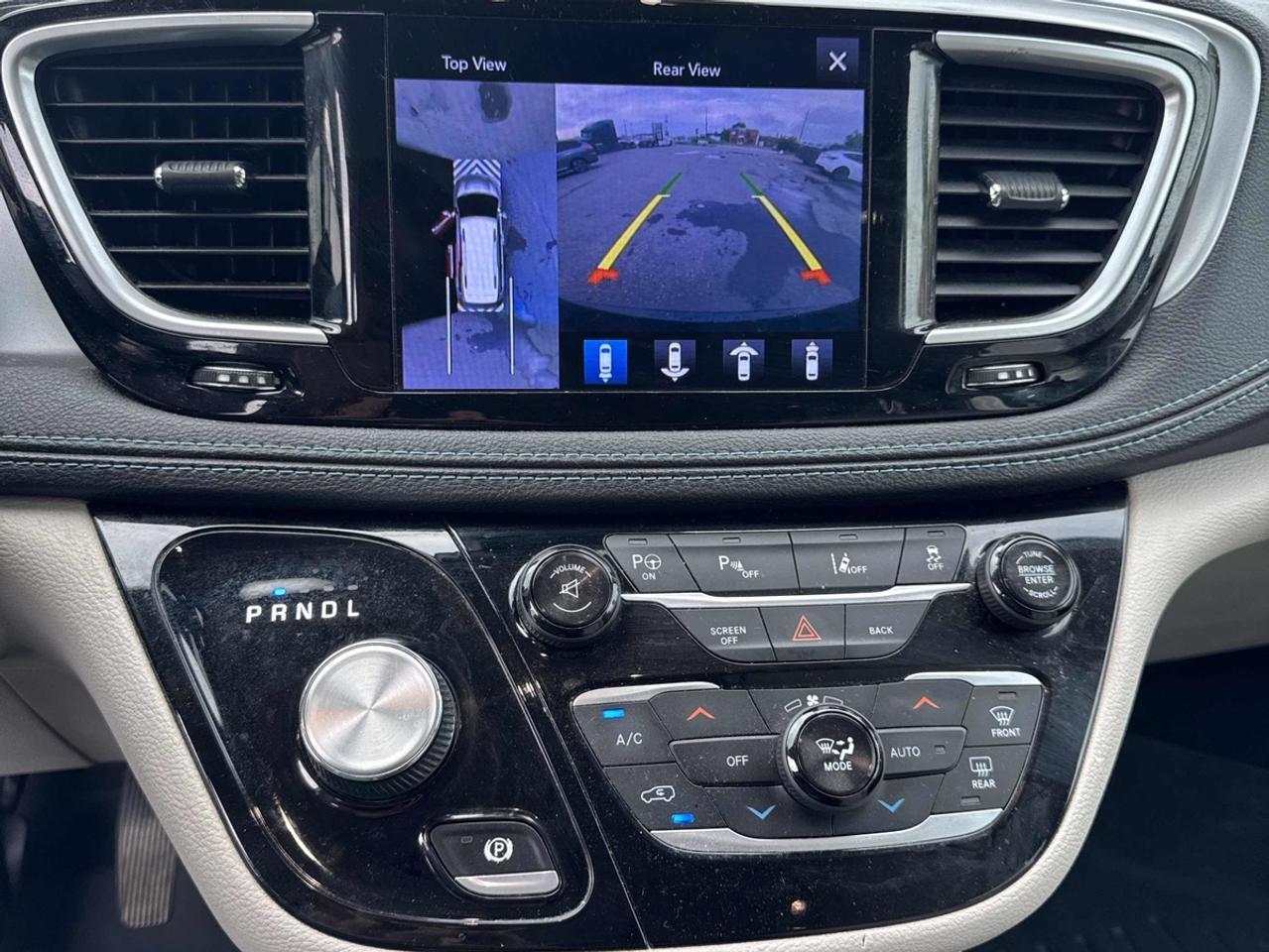 2017 Chrysler Pacifica Hybrid Platinum Photo