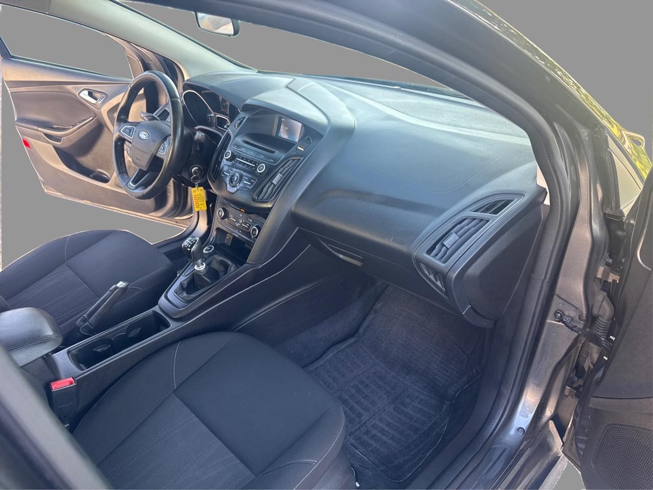 2015 Ford Focus SE Photo