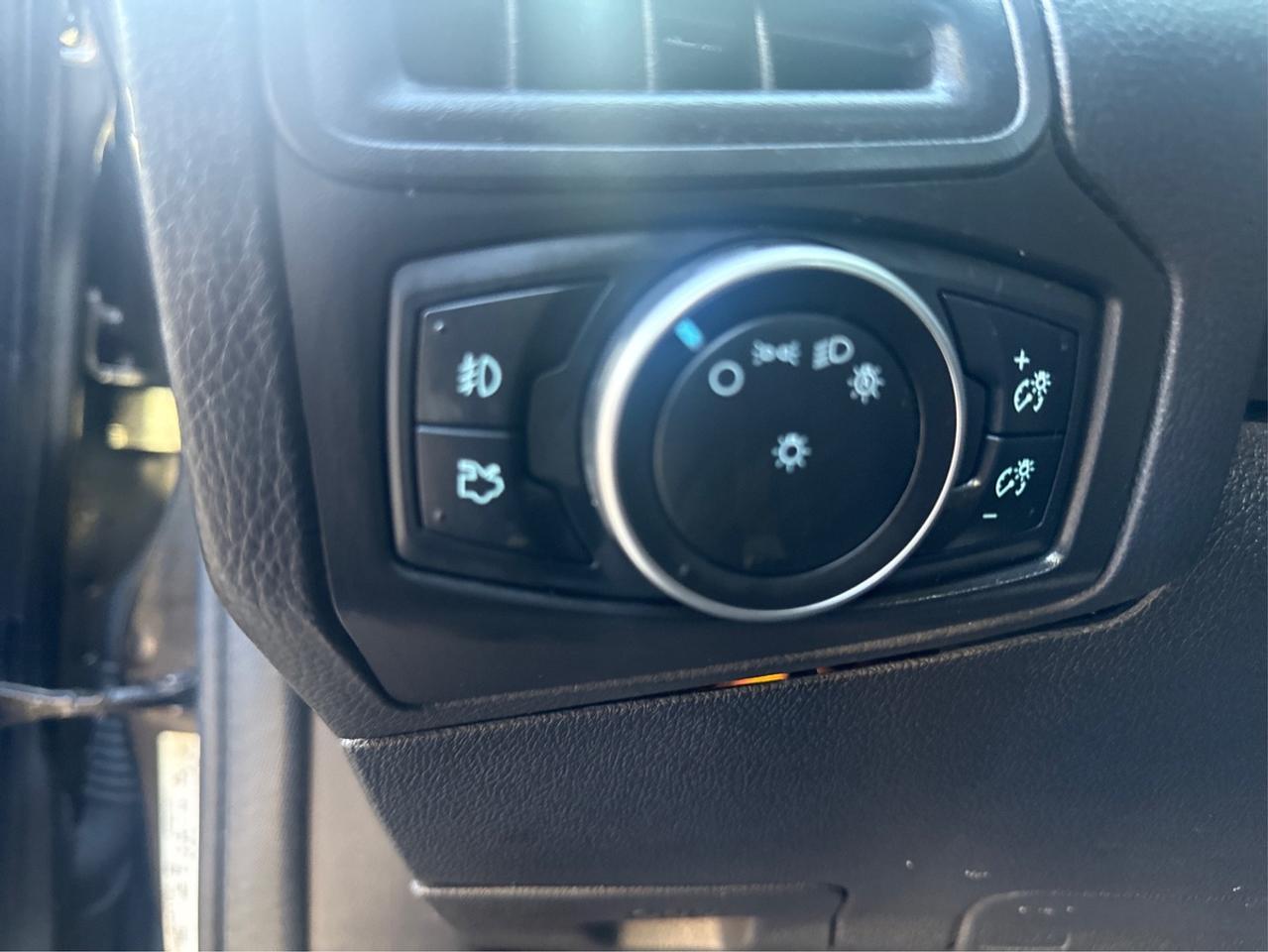 2015 Ford Focus SE Photo