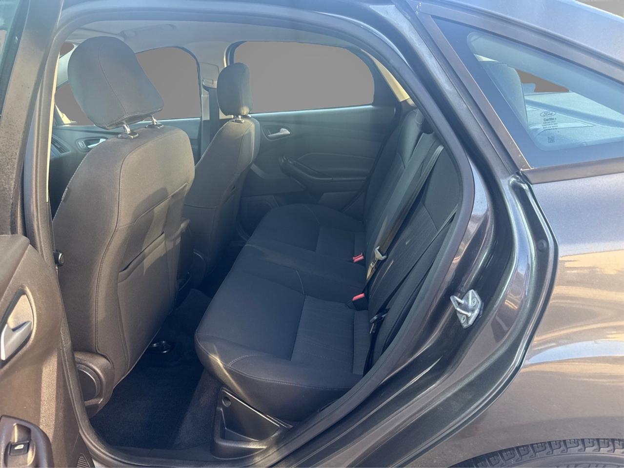 2015 Ford Focus SE Photo