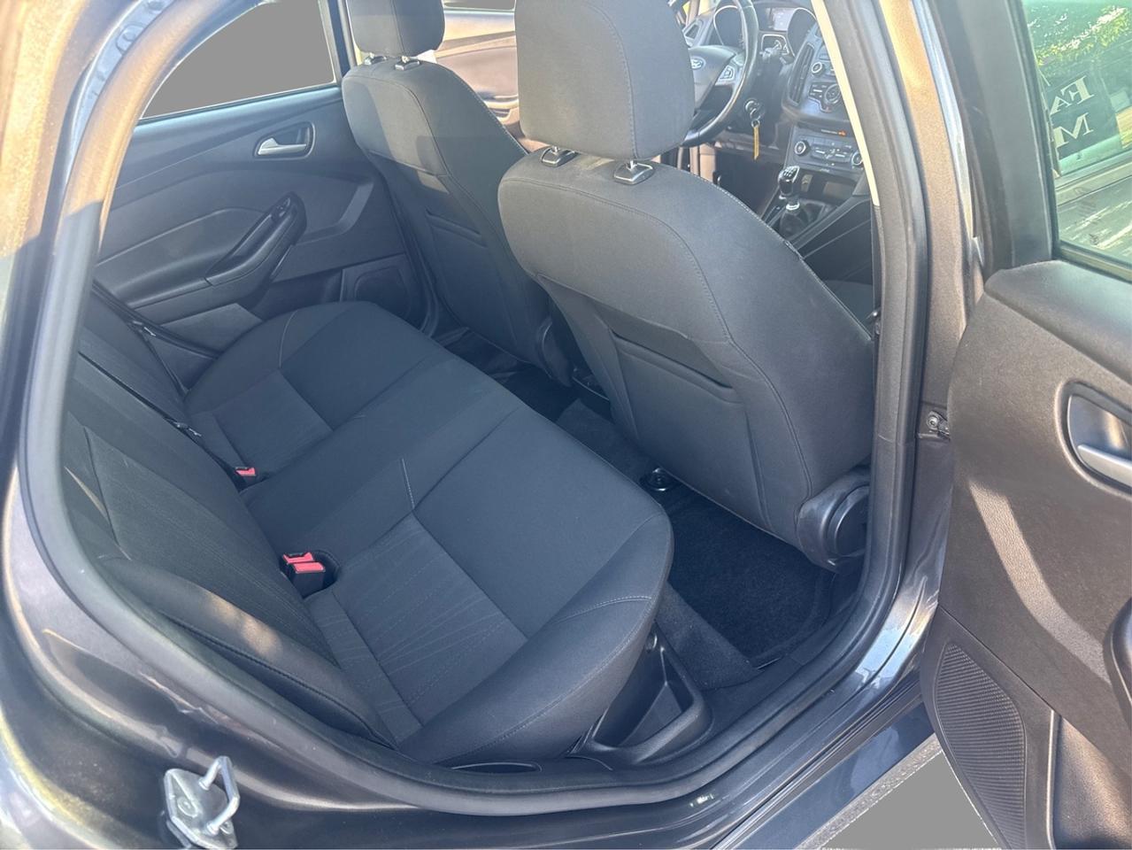 2015 Ford Focus SE Photo