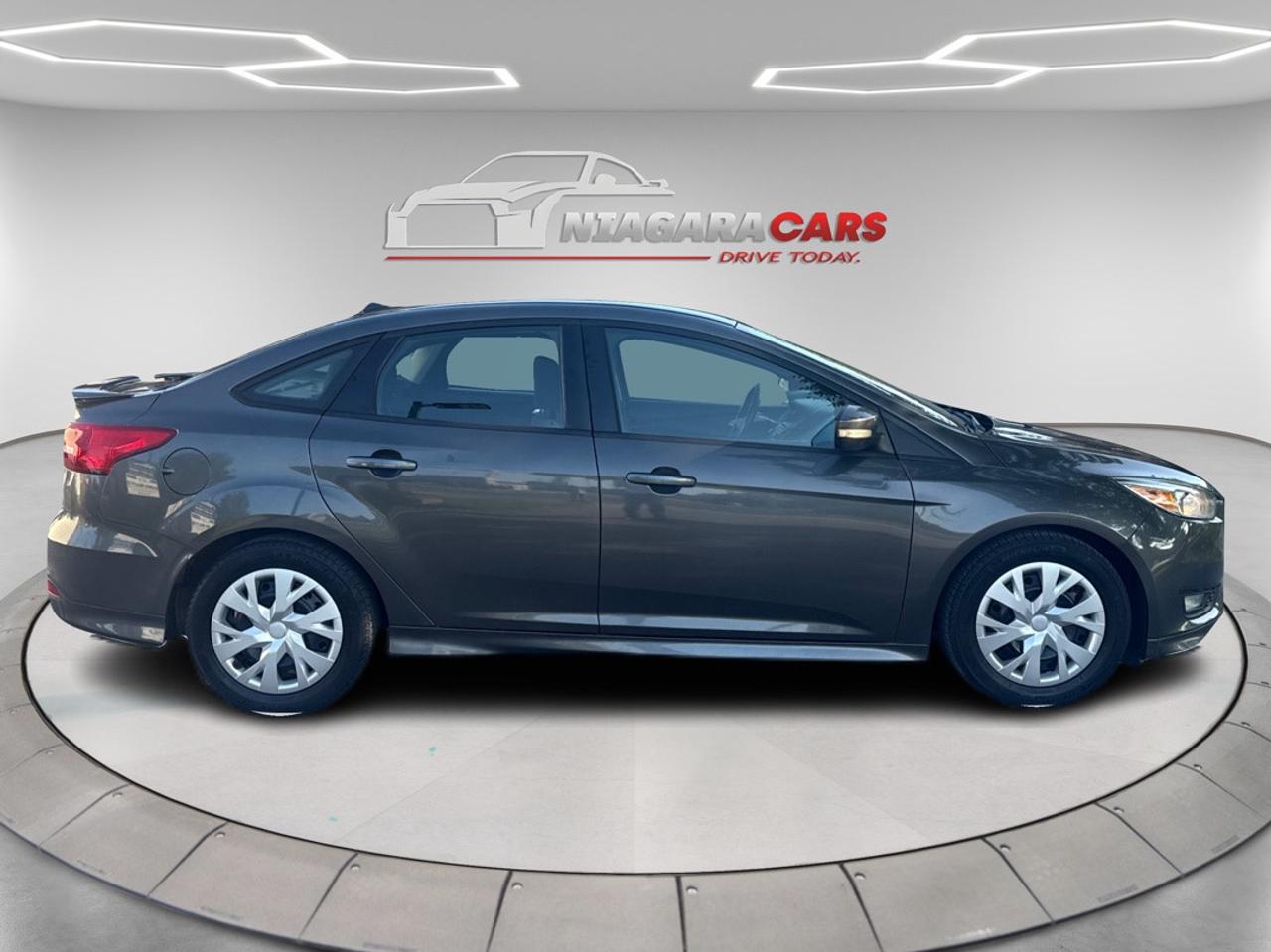2015 Ford Focus SE Photo1