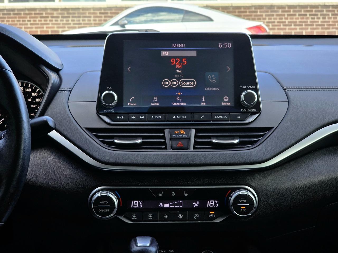 2020 Nissan Altima SV Photo