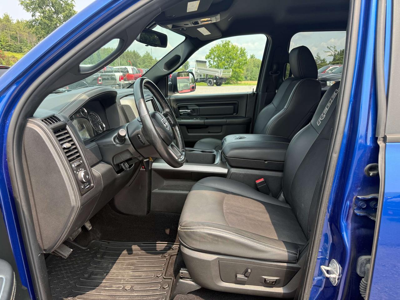 2018 RAM 1500 Rebel - tow pkg - htd seats/wheel Photo