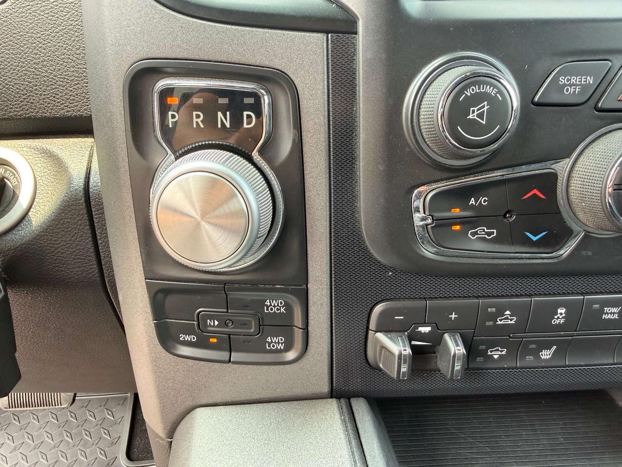 2018 RAM 1500 Rebel - tow pkg - htd seats/wheel Photo