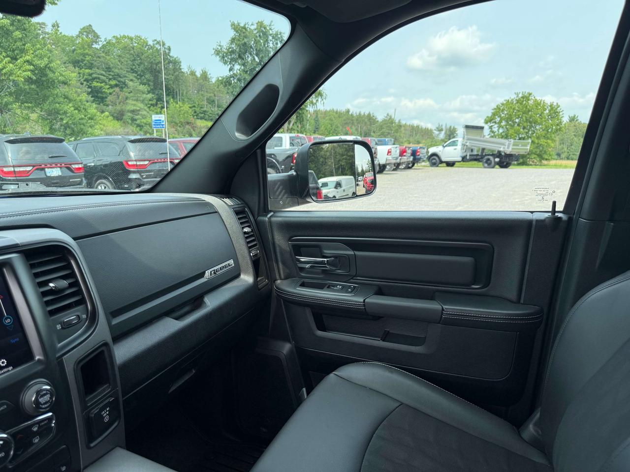 2018 RAM 1500 Rebel - tow pkg - htd seats/wheel Photo