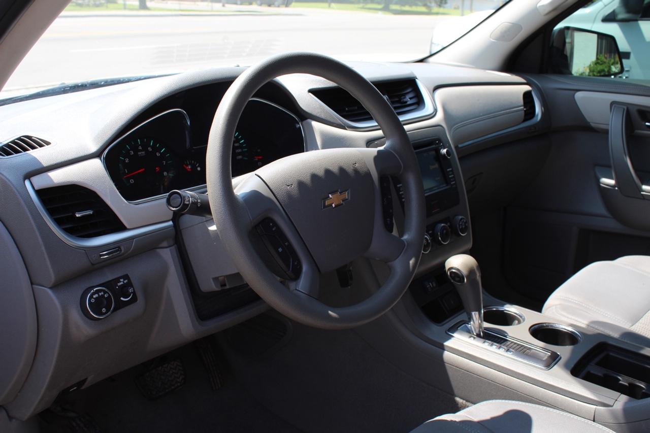 2016 Chevrolet Traverse LS AWD 8 PASS Photo