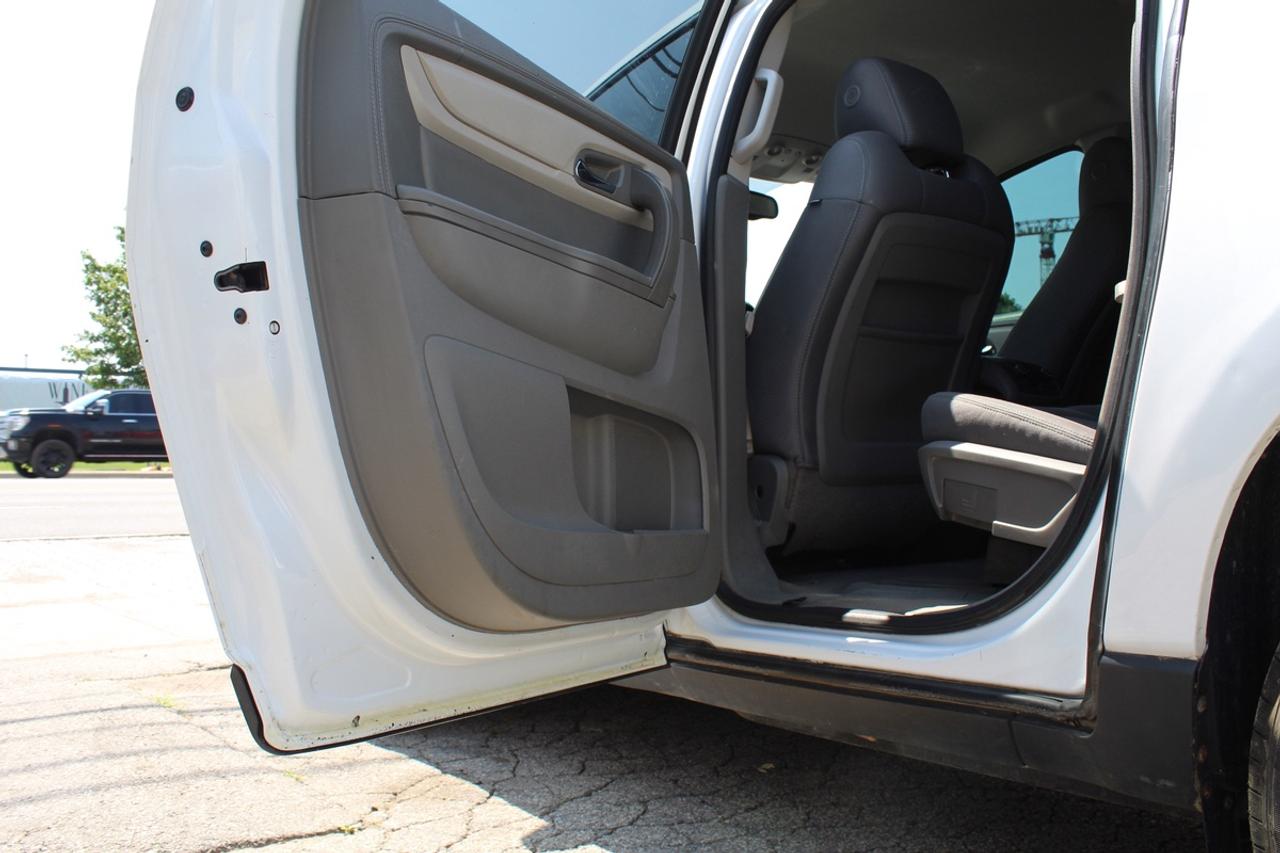 2016 Chevrolet Traverse LS AWD 8 PASS Photo