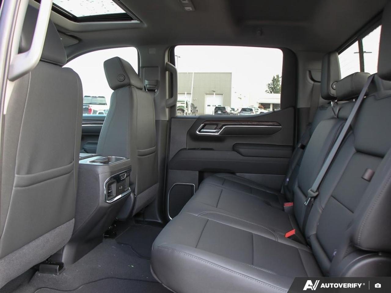 2026 GMC Sierra 1500 Crew Cab Short Box 4-Wheel Drive SLT Photo