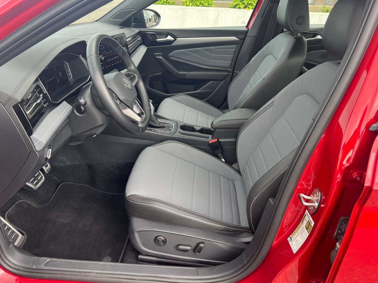 2025 Volkswagen Jetta Comfortline Sport *SUN *LTHR *PWR SEAT *HEAT SEATS Photo