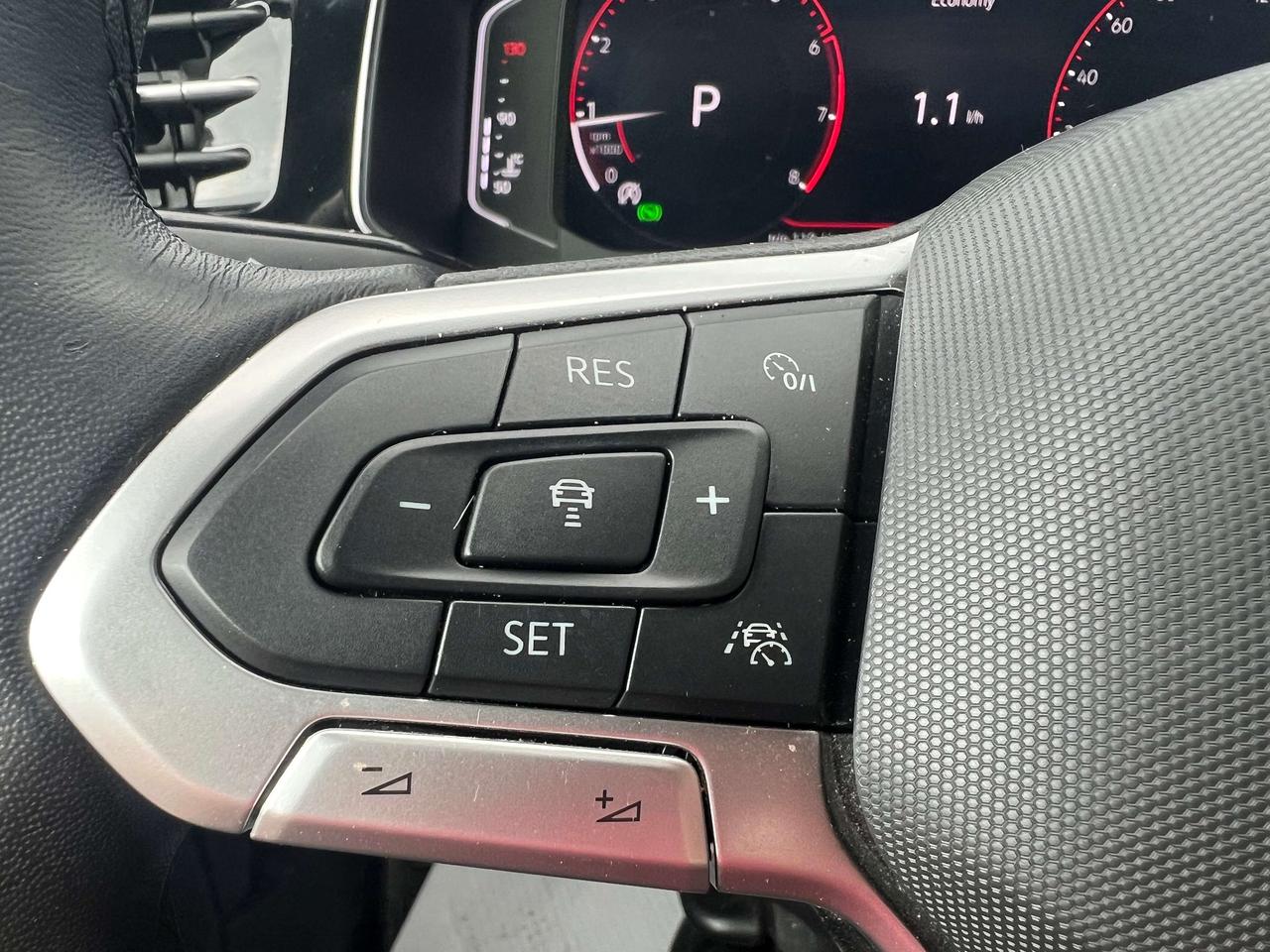 2025 Volkswagen Jetta Comfortline Sport *SUN *LTHR *PWR SEAT *HEAT SEATS Photo