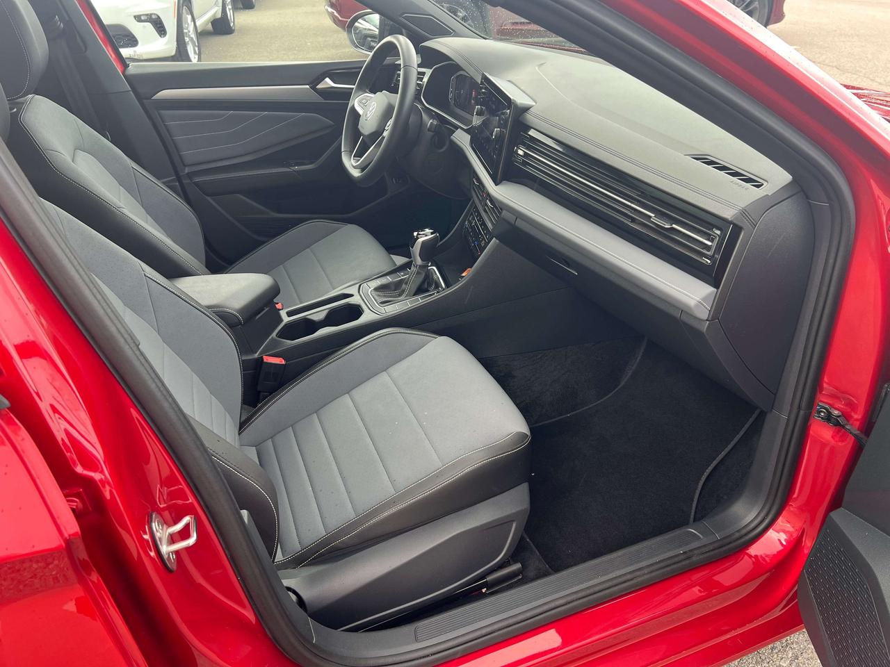 2025 Volkswagen Jetta Comfortline Sport *SUN *LTHR *PWR SEAT *HEAT SEATS Photo
