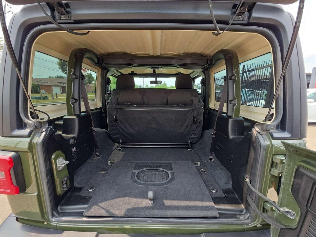2022 Jeep Wrangler Willys 4x4 * 1 OWNER / BLIND SPOT ASSIST / CARPLAY / CAMERA / LED Photo
