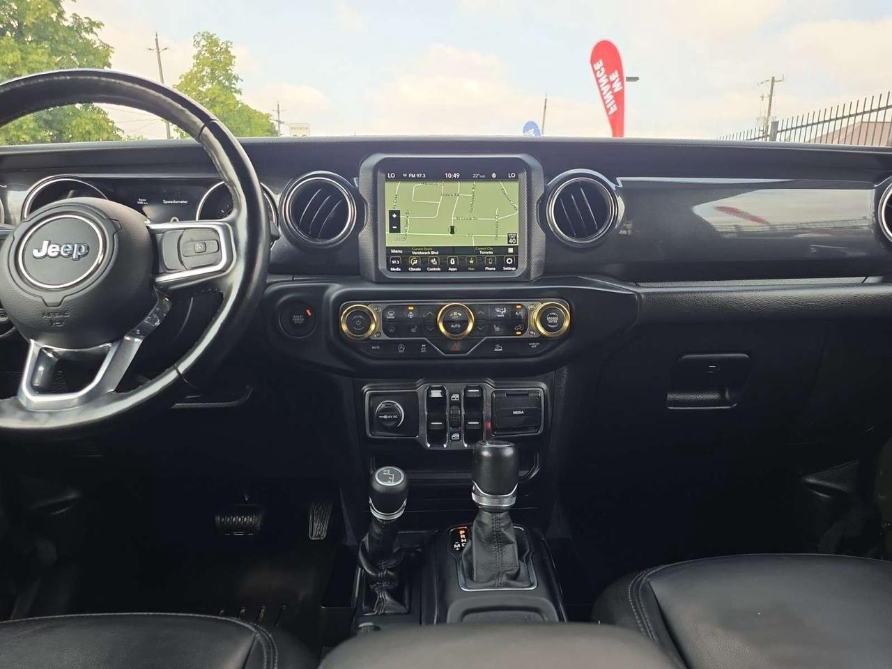2022 Jeep Wrangler Unlimited Sahara Altitude SKY ONE-TUCH ROOF TOP * 1 OWNER / ALPINE SOUND Photo