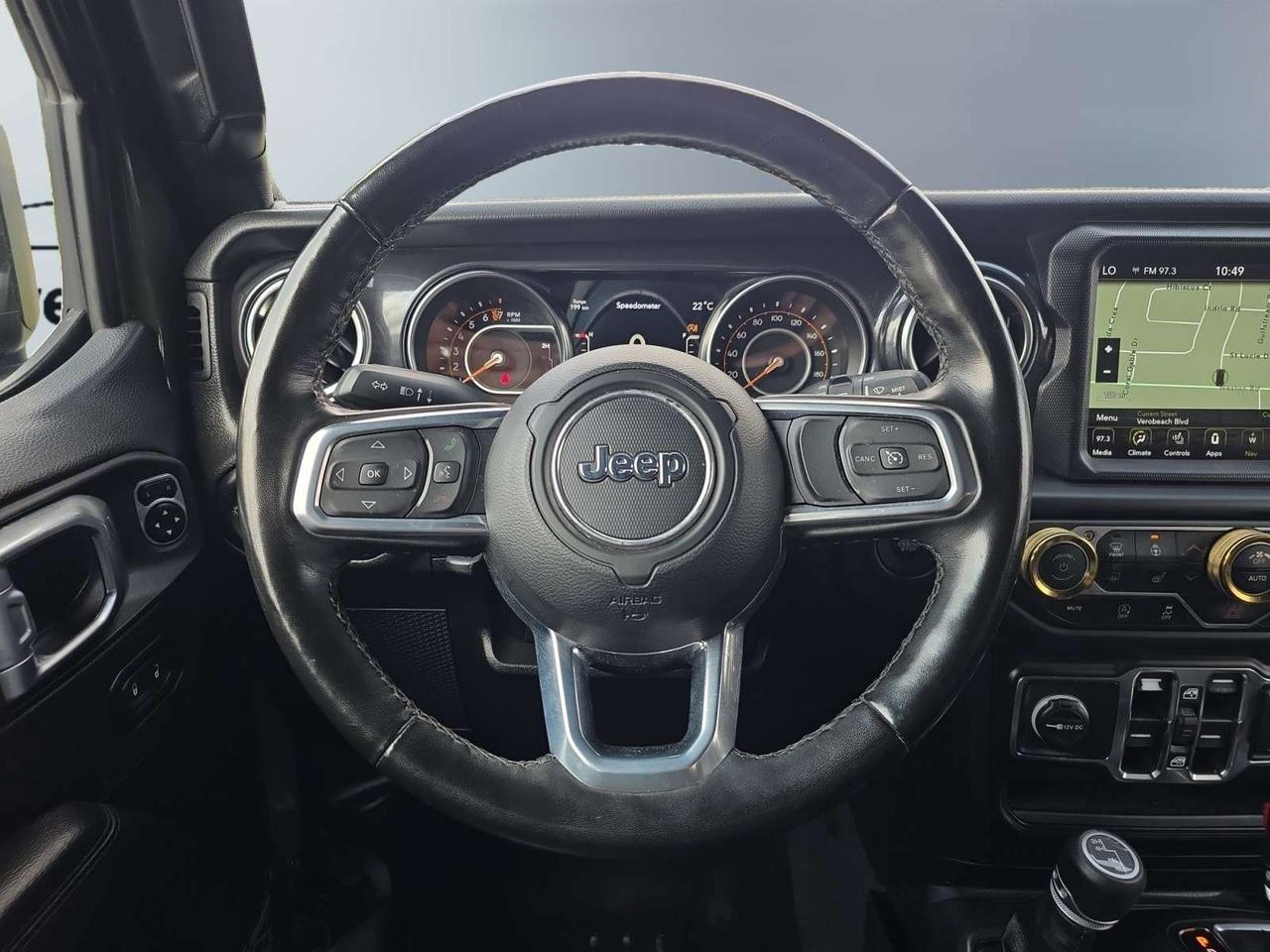 2022 Jeep Wrangler Unlimited Sahara Altitude SKY ONE-TUCH ROOF TOP * 1 OWNER / ALPINE SOUND Photo