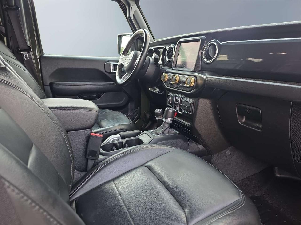 2022 Jeep Wrangler Unlimited Sahara Altitude SKY ONE-TUCH ROOF TOP * 1 OWNER / ALPINE SOUND Photo