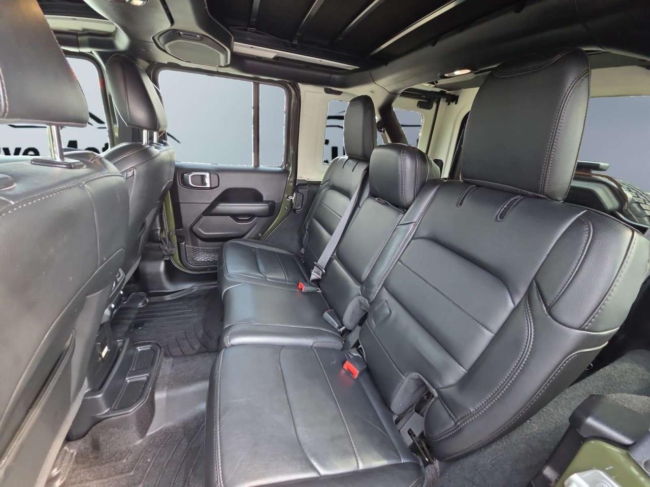 2022 Jeep Wrangler Unlimited Sahara Altitude SKY ONE-TUCH ROOF TOP * 1 OWNER / ALPINE SOUND Photo