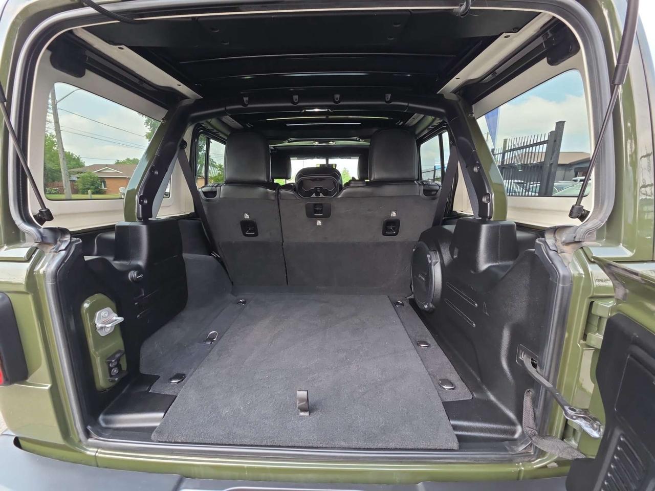 2022 Jeep Wrangler Unlimited Sahara Altitude SKY ONE-TUCH ROOF TOP * 1 OWNER / ALPINE SOUND Photo