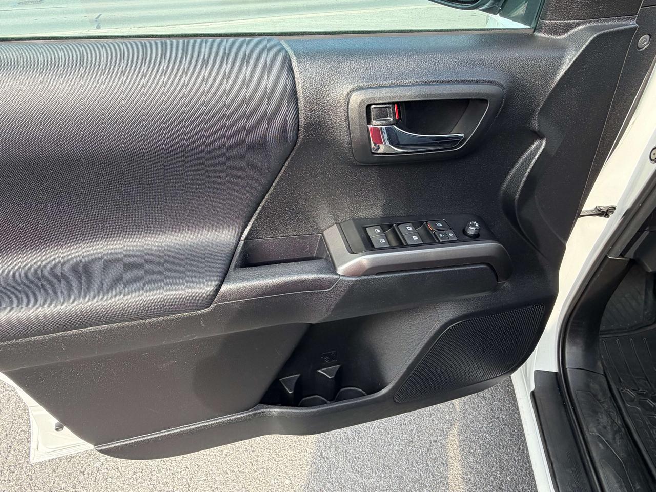 2023 Toyota Tacoma ** CALL NAPANEE 613*354*2100 Photo