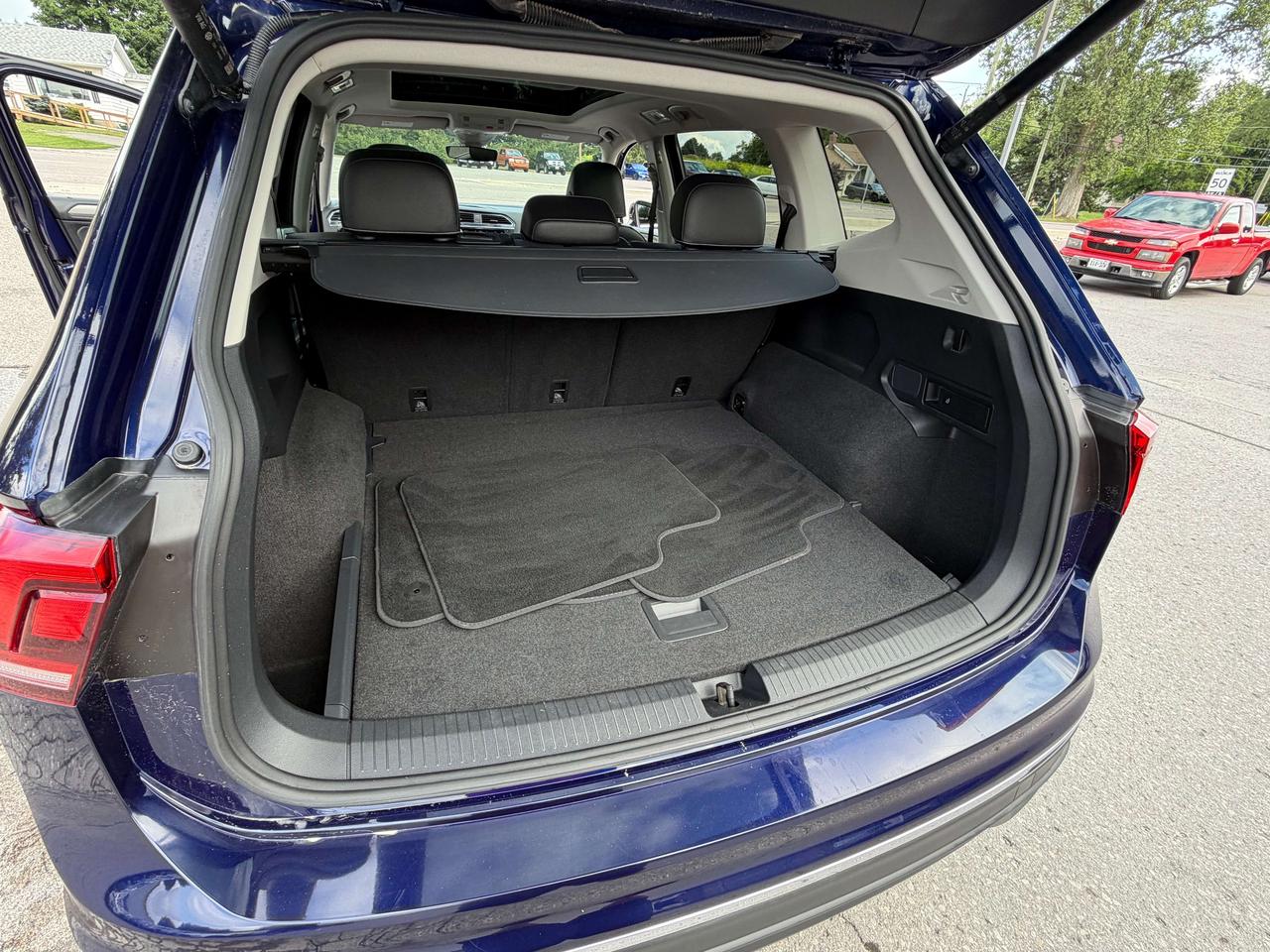 2022 Volkswagen Tiguan COMFORTLINE/LEATHER/PWR ROOF/CALL NAPANEE Photo