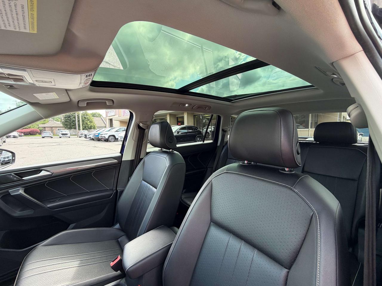 2022 Volkswagen Tiguan COMFORTLINE/LEATHER/PWR ROOF/CALL NAPANEE Photo