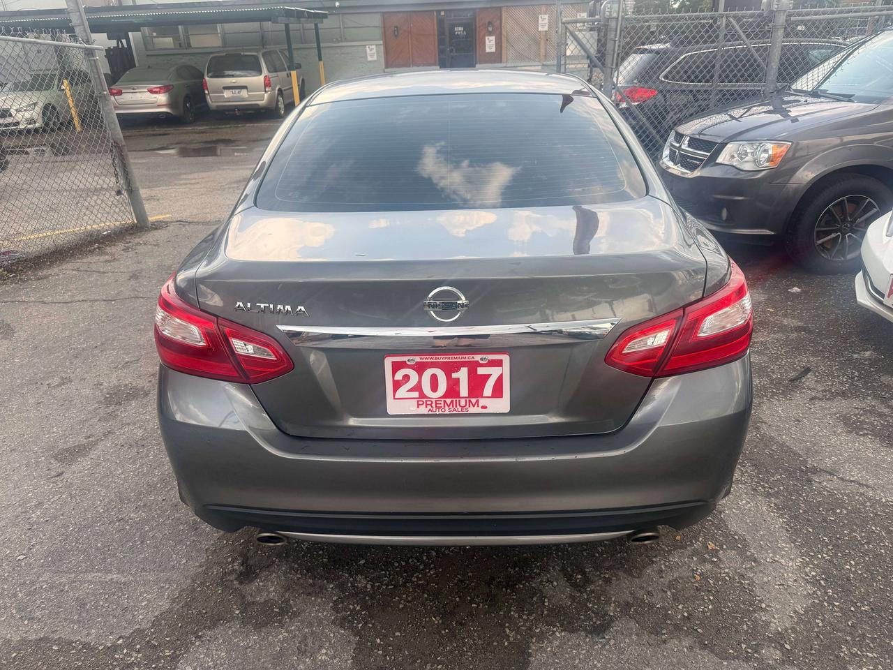 2017 Nissan Altima *** BLOWOUT SALE *** Photo