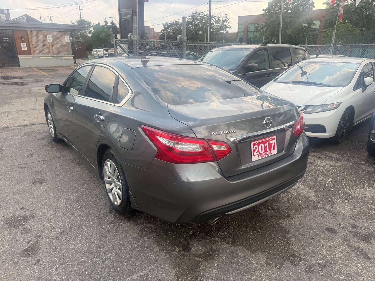 2017 Nissan Altima *** BLOWOUT SALE *** Photo3