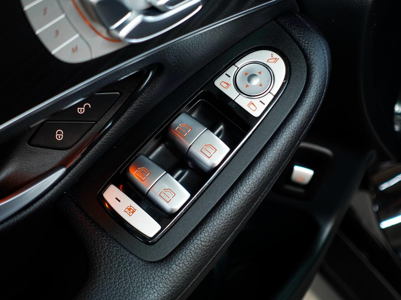 2021 Mercedes-Benz GLC-Class 300 4MATIC | AMG Pkg | Nav | Panoroof | CarPlay Photo