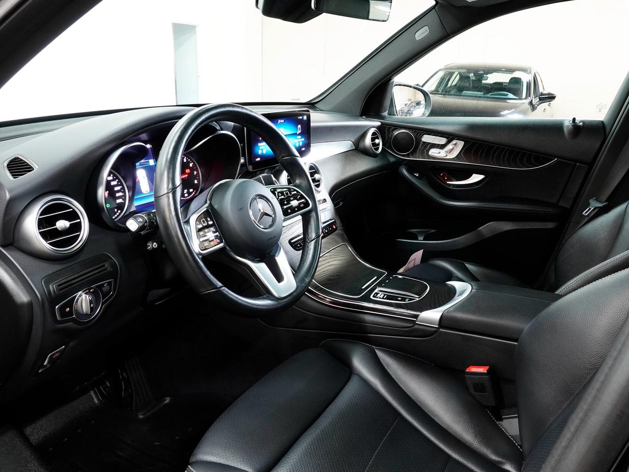 2021 Mercedes-Benz GLC-Class 300 4MATIC | AMG Pkg | Nav | Panoroof | CarPlay Photo