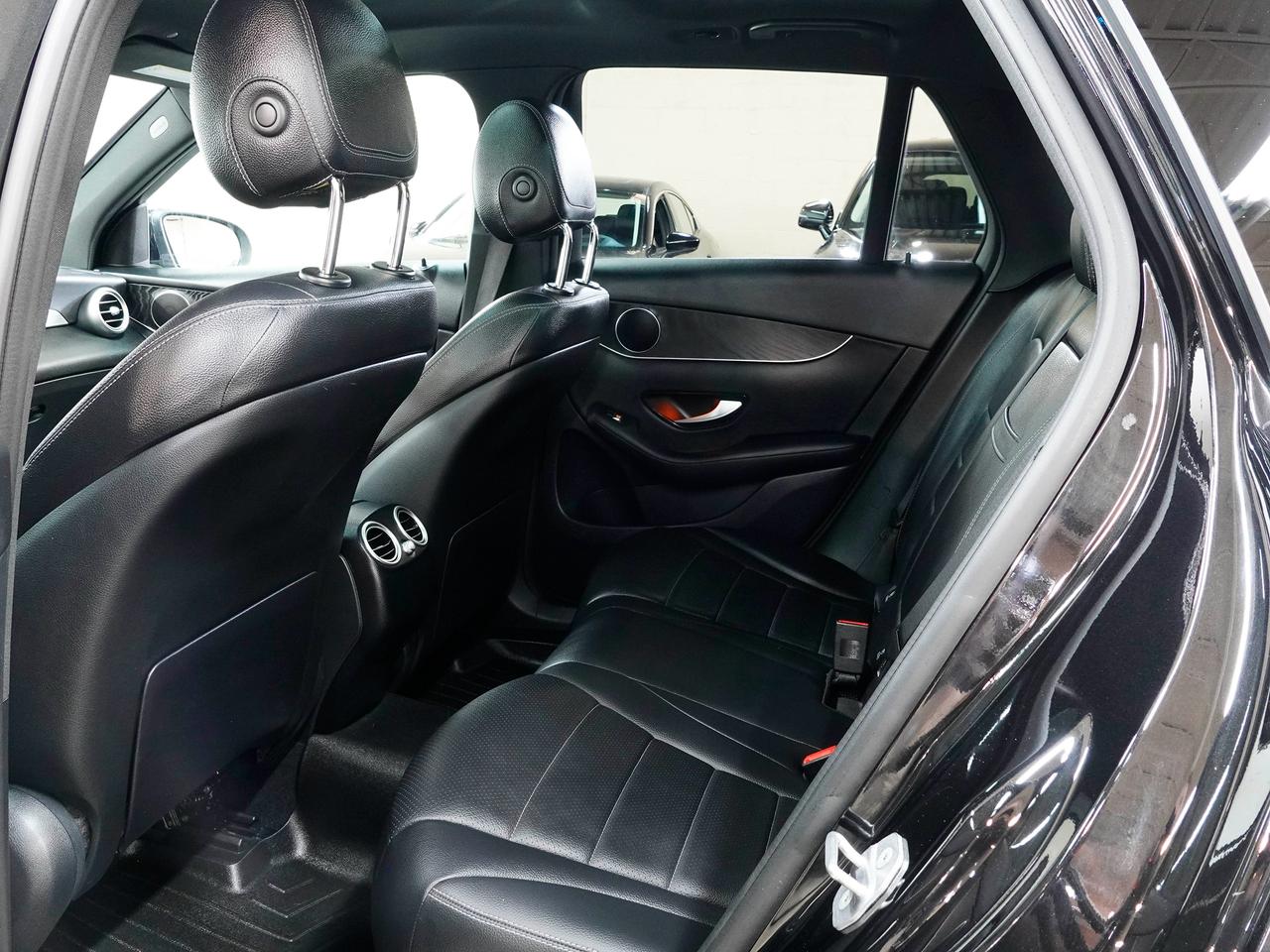2021 Mercedes-Benz GLC-Class 300 4MATIC | AMG Pkg | Nav | Panoroof | CarPlay