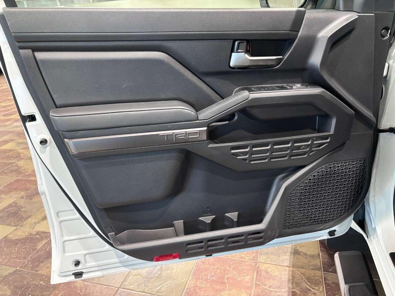2025 Toyota Tacoma 4x4 Double Cab Auto Photo