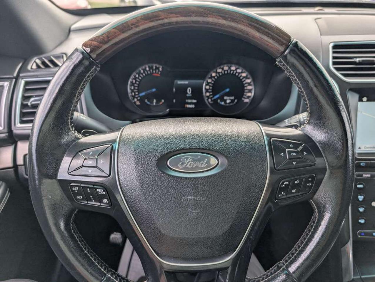 2017 Ford Explorer Platinum AWD NAV LEATHER PANOROOF CAMERA Photo