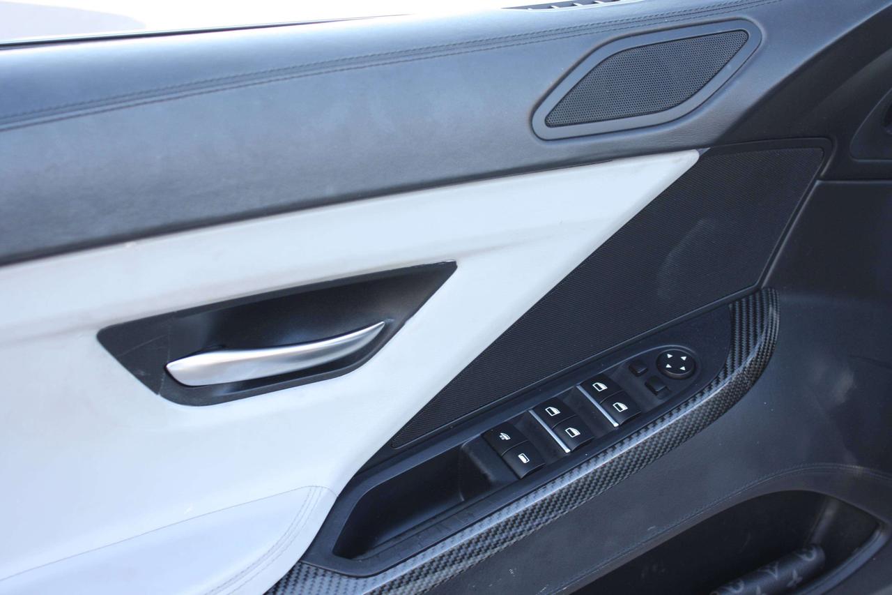 2012 BMW M6 V8 / 550 HP / Convertible / Leather Photo