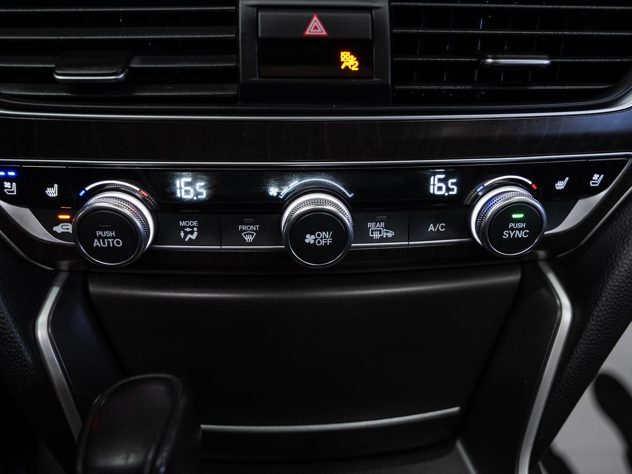 2019 Honda Accord TOURING | Nav | Leather | Sunroof | BSM | CarPlay Photo