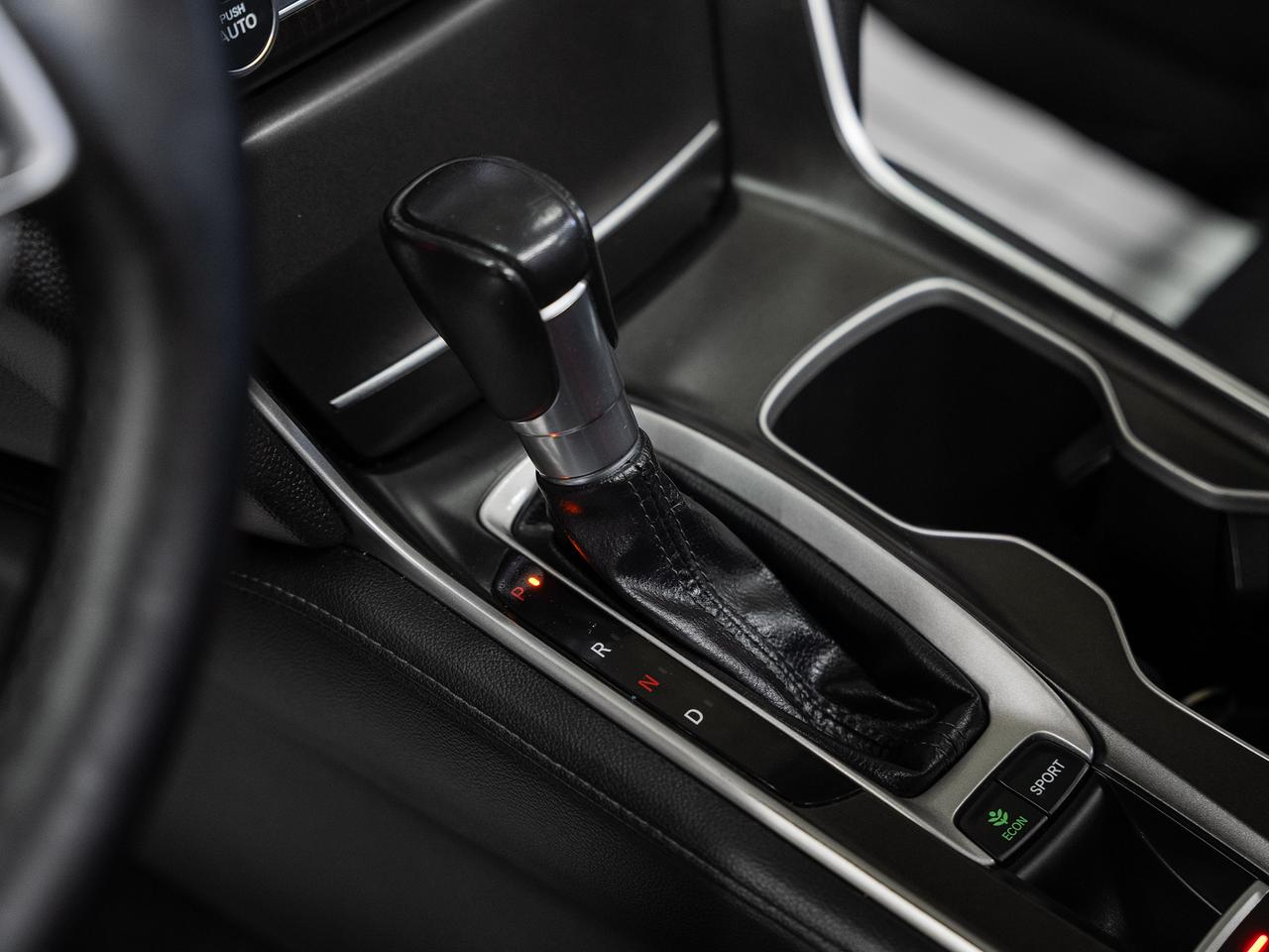 2019 Honda Accord TOURING | Nav | Leather | Sunroof | BSM | CarPlay Photo