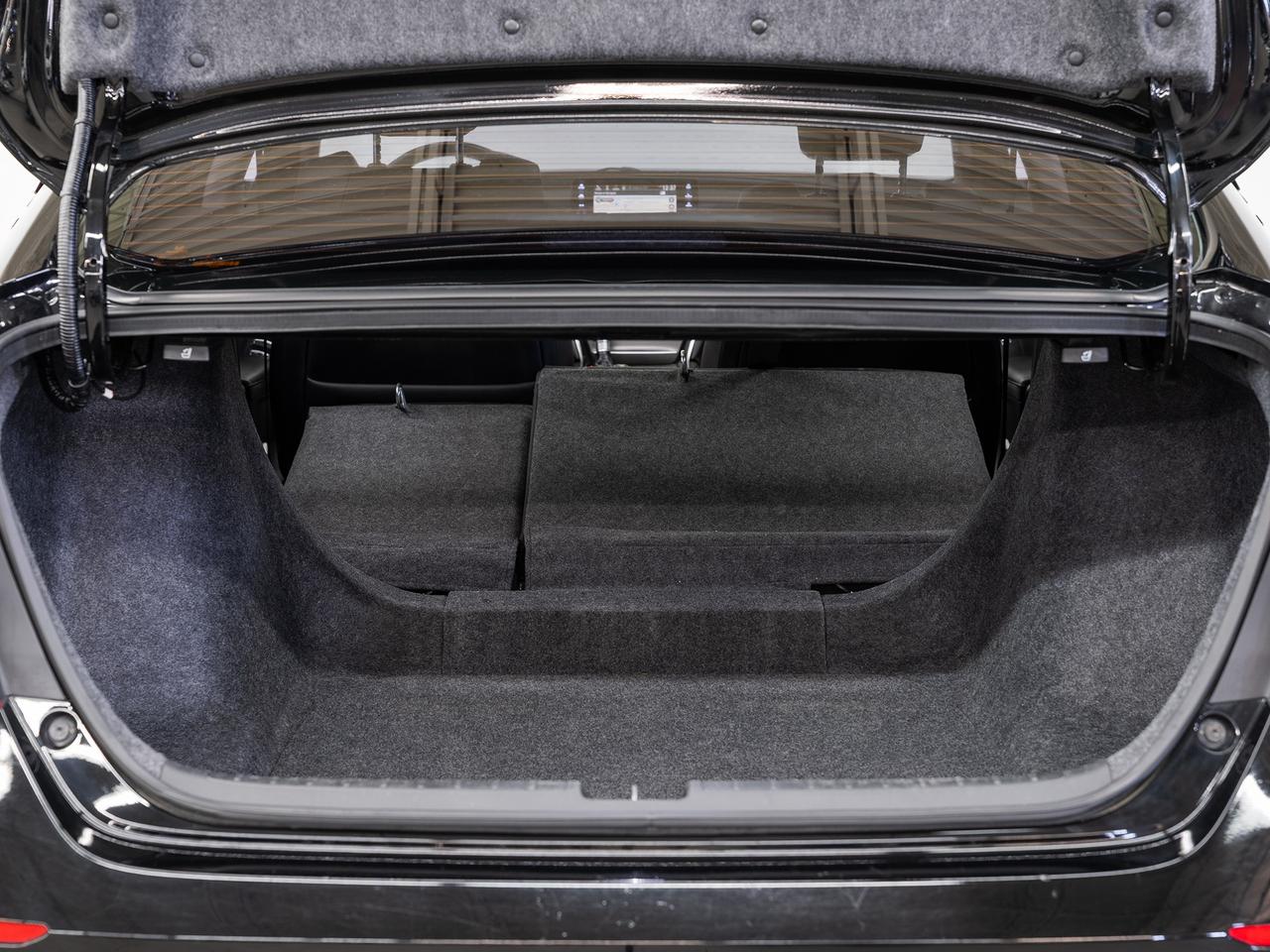 2019 Honda Accord TOURING | Nav | Leather | Sunroof | BSM | CarPlay Photo